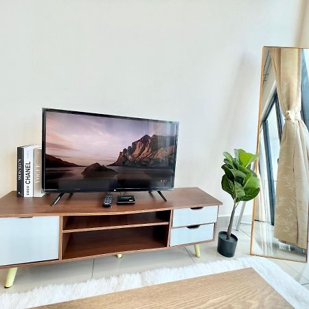 A 1-4 Pax Cozy Studio Tv Box Pool 100Mps Wifi 3 Bed Trefoil Setia Alam Exterior foto