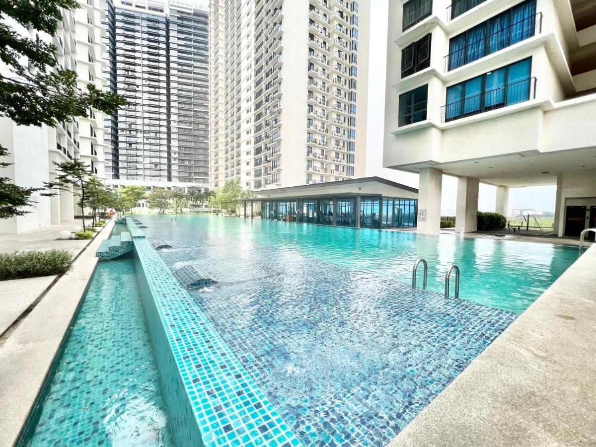 A 1-4 Pax Cozy Studio Tv Box Pool 100Mps Wifi 3 Bed Trefoil Setia Alam Exterior foto